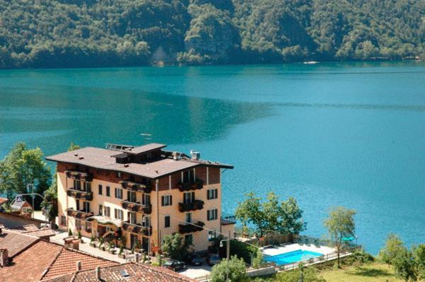 Hotel Albergo Mezzolago